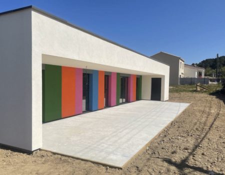 Un sol souple multicolore pour micro-crèche !