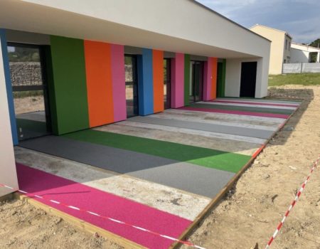 Un sol souple multicolore pour micro-crèche !