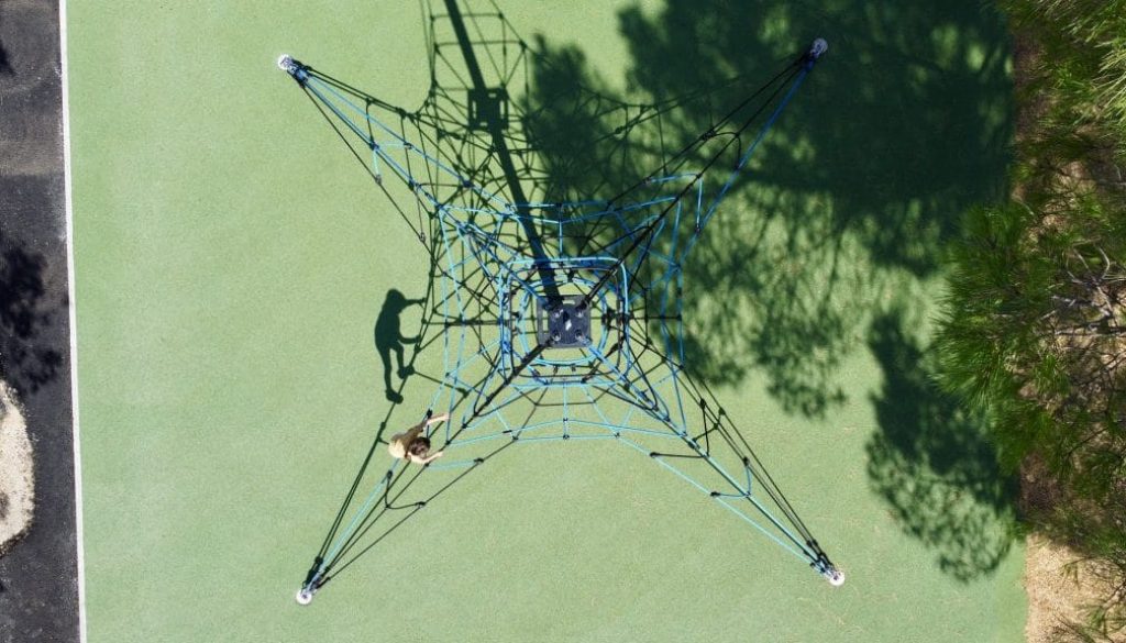 normes de sécurité aires de jeux, pyramide de cordes drôme