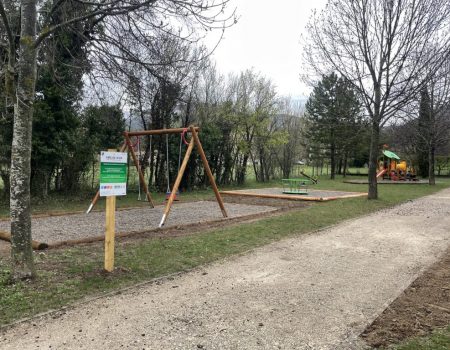 Balançoire, structures de jeux, toboggan, tourniquet, grimpe Drôme 26