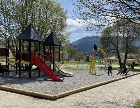 Aire de jeux Montbrun-les-bains Drôme Vaucluse