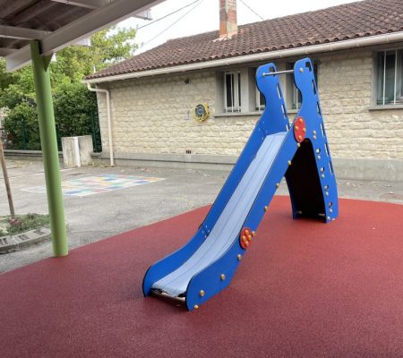 espace de jeux toboggan école bedarrides vaucluse 84