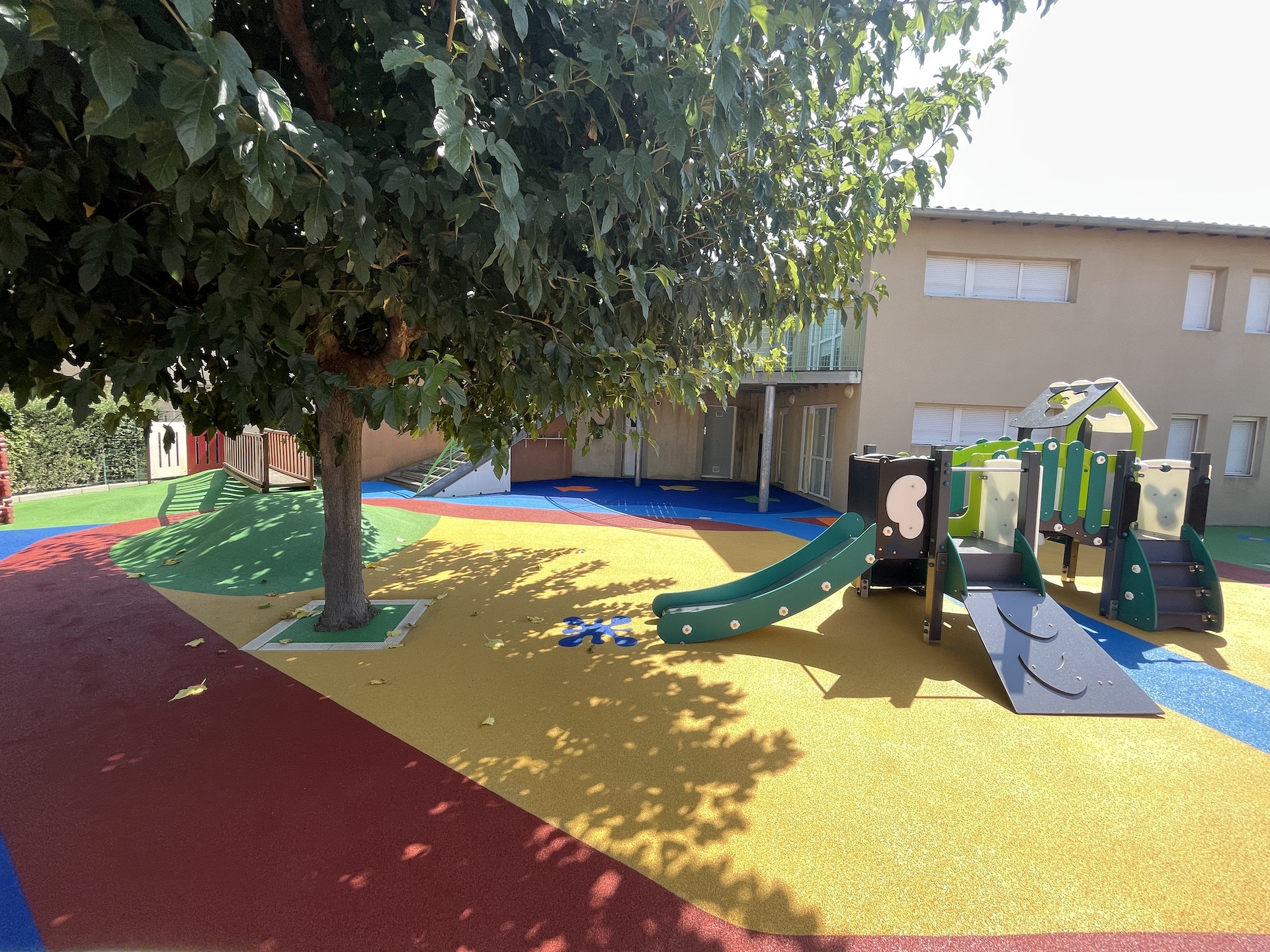 aire de jeux crèche villeneuve-les-avignon, vaucluse, drôme, ardèche, gard, isère, hautes-alpes