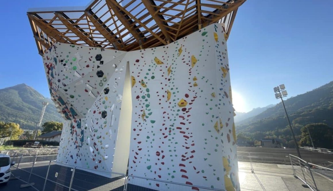 Mur d'escalade intérieur au sous-sol d'une maison