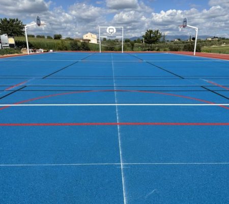plateau sportif, revêtement sportif coulé en place, revêtement EPDM drôme, vaucluse, ardèche, bouches-du-rhône, gard