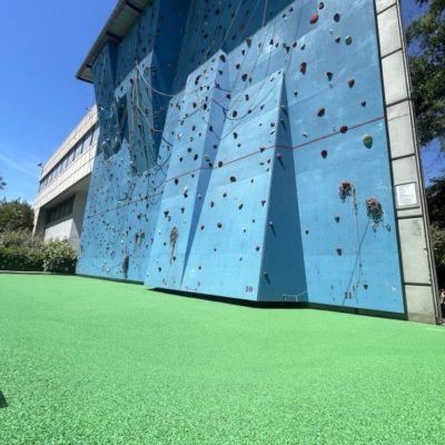 Sol amortissant mur d'escalade lycée