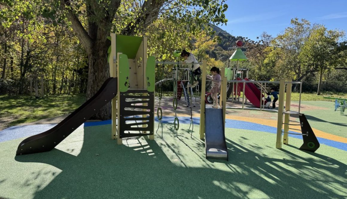 aire de jeux Nyons Drôme, Square du 18 Juin, structure multi-activités inox, toboggan, sol amortissant CONICA