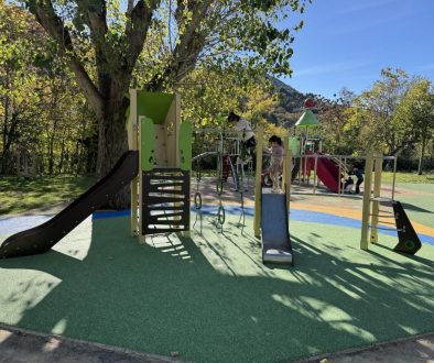 aire de jeux Nyons Drôme, Square du 18 Juin, structure multi-activités inox, toboggan, sol amortissant CONICA