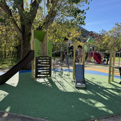 IMG_6604 aire de jeux Nyons Drôme, Square du 18 Juin, structure multi-activités inox, toboggan, sol amortissant CONICA