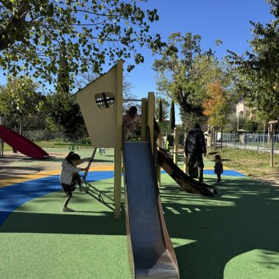 toboggan inox aire de jeux, Nyons Square du 18 Juin, revêtement amortissant, aménagement jeux enfants