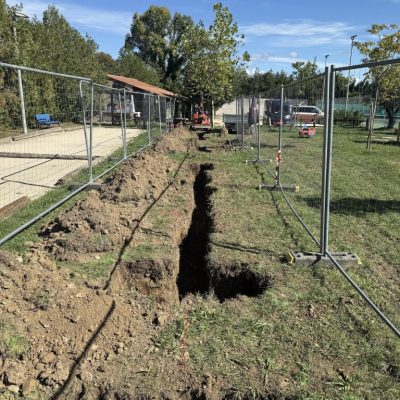 Fouilles avant installation des équipements de jeux, Villedieu Vaucluse parc public
