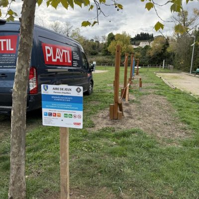 Nouvelle aire de jeux à Villedieu, Vaucluse réalisée par PLAYTIL