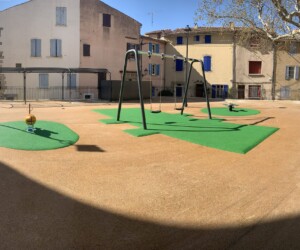 Pertuis - Vaucluse (84) Aire de jeux, sol amortissant EPDM