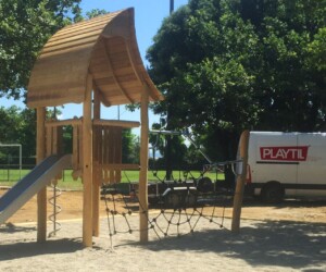 La-Baume-de-Transit, Drôme (26) Aire de jeux Robinier