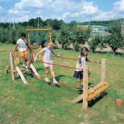 4 - 15 ans Aires de jeux collectivités, parcours aventure