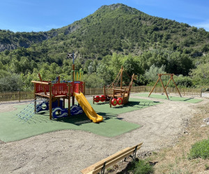 Les Pilles, Drôme (26) Aire de jeux, sol souple Les Pilles