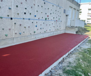 Ecole, Nyons (26) sol amortissant mur d'escalade, Drôme 26 PLAYTIL