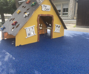 Ecole, Buis-les-Baronnies (26) maisonnette à escalader drome