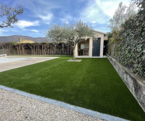 Nyons, Drôme (26) gazon synthétique piscine Nyons Drôme 26