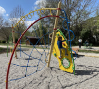 Aire de jeux Montbrun-les-bains drome vaucluse