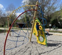 Aire de jeux Montbrun-les-bains drome vaucluse