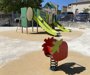 Saint-Restitut, Drôme (26) aire de jeux saint-restitut 26 drôme